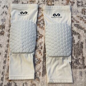 McDavid White Padded Knee Sleeves